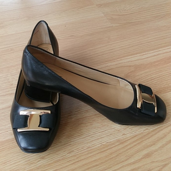 Trotters Shoes - Trotters Gold Buckle Slip On Dress Pump Shoes 7.5W